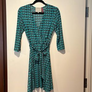 Leota Dariah Geo Print Faux Wrap Dress - M